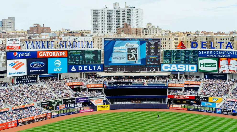  I Bronx-bydelen kan du for eksempel se en baseballkamp på Yankees' hjemmebane