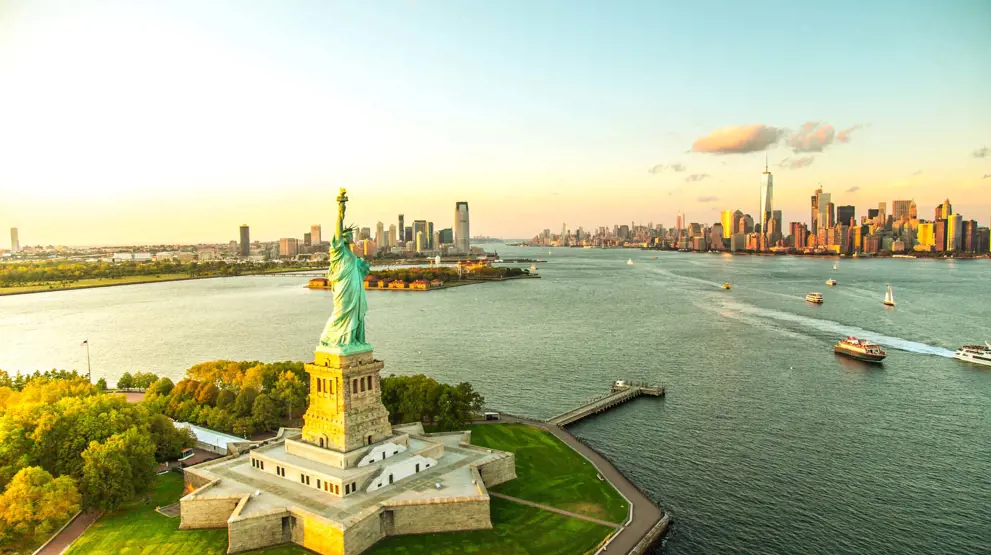  Du kan oppleve Frihetsgudinnen og Ellis Island på en båttur fra New Yorks havn