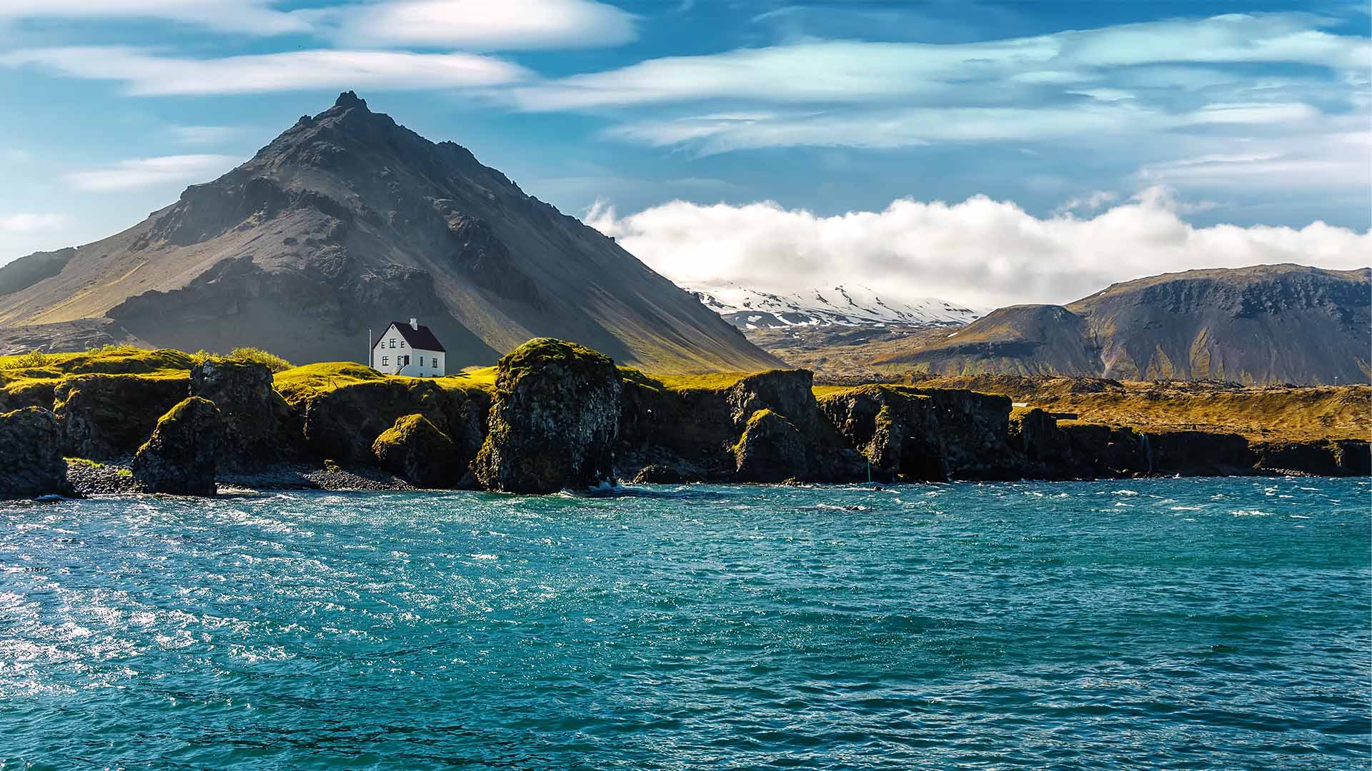 På dette ekspedisjonscruiset kommer dere rundt hele Islands kyst 