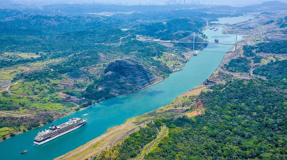Seil gjennom legendariske Panamakanalen