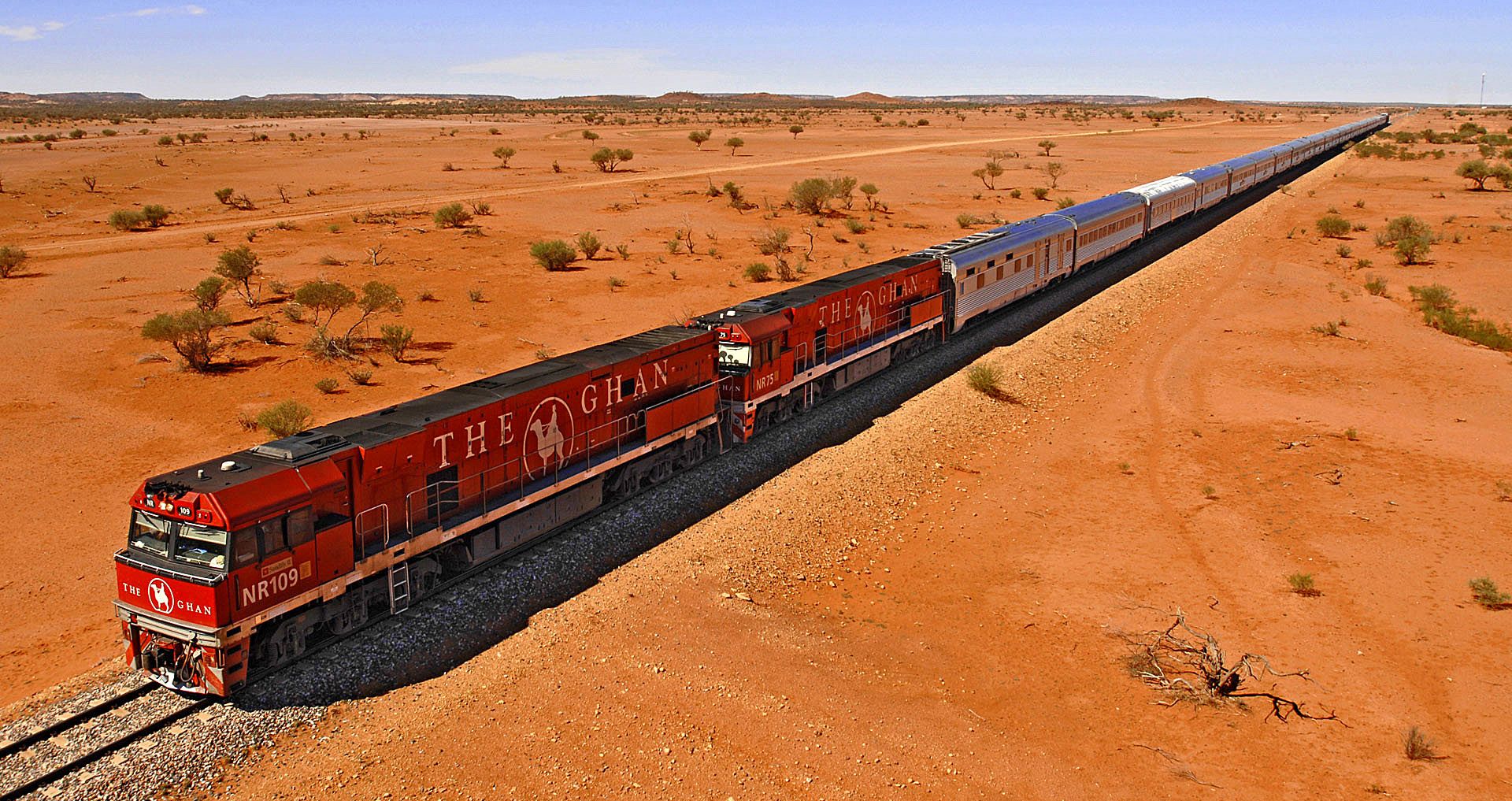 Opplev f.eks. Australia på en reise med det legendariske toget, The Ghan. Credit: The Ghan
