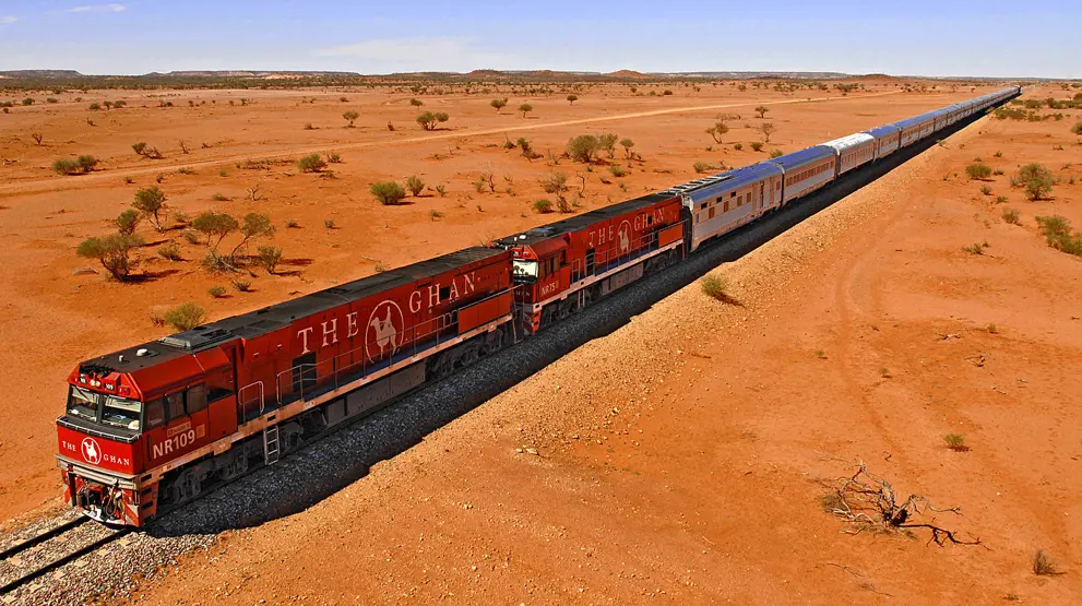 Opplev f.eks. Australia på en reise med det legendariske toget, The Ghan. Credit: The Ghan