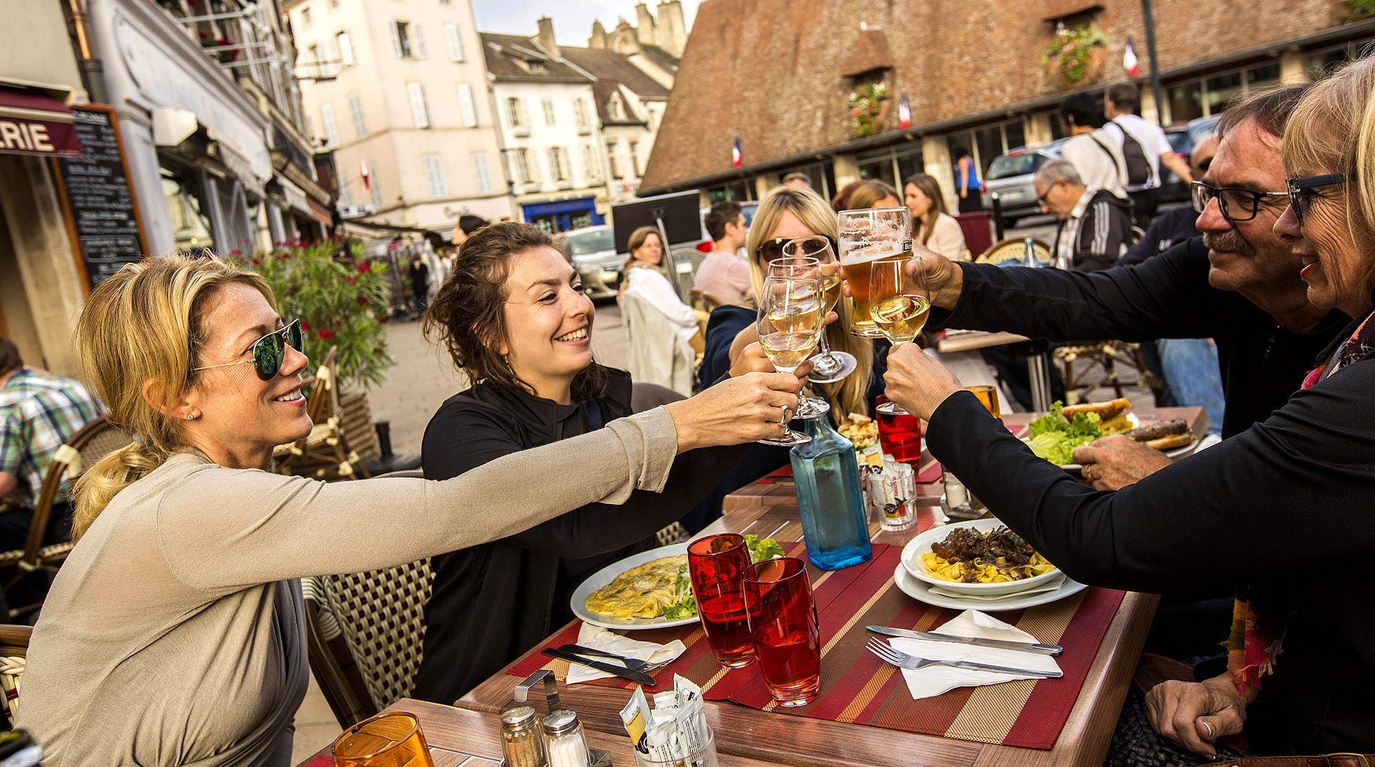 Nyt godt selskap og skap nye tradisjoner med en rundreise