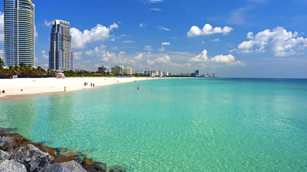 Seil langs kysten av Florida om bord et cruise i USA