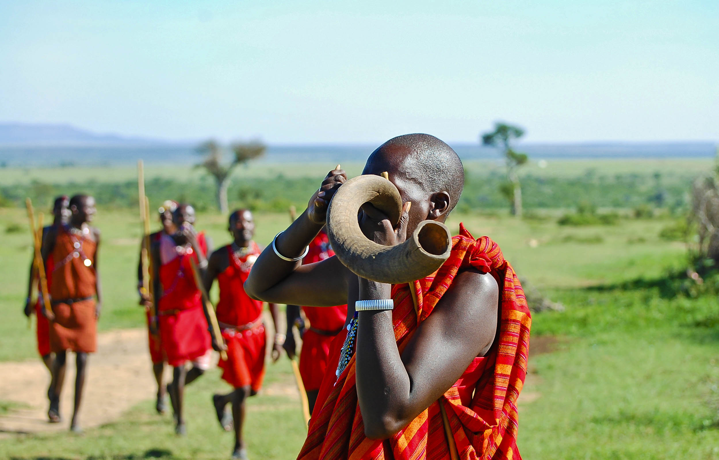 Masai-folket i sine velkjente røde klær