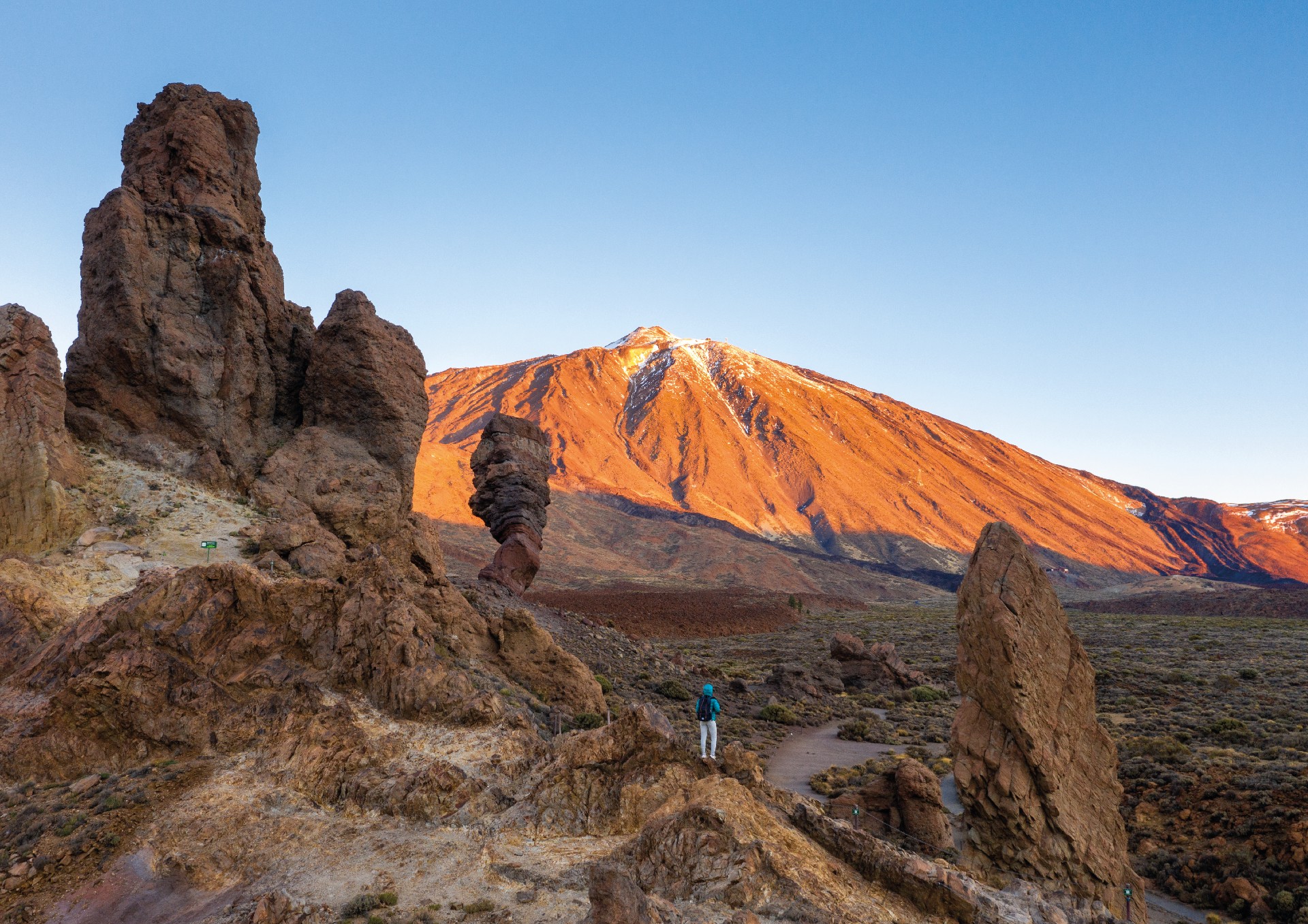 Santa Cruz de Tenerife er omgitt av spektakulære fjell som byr på fantastiske naturopplevelser og imponerende utsikter