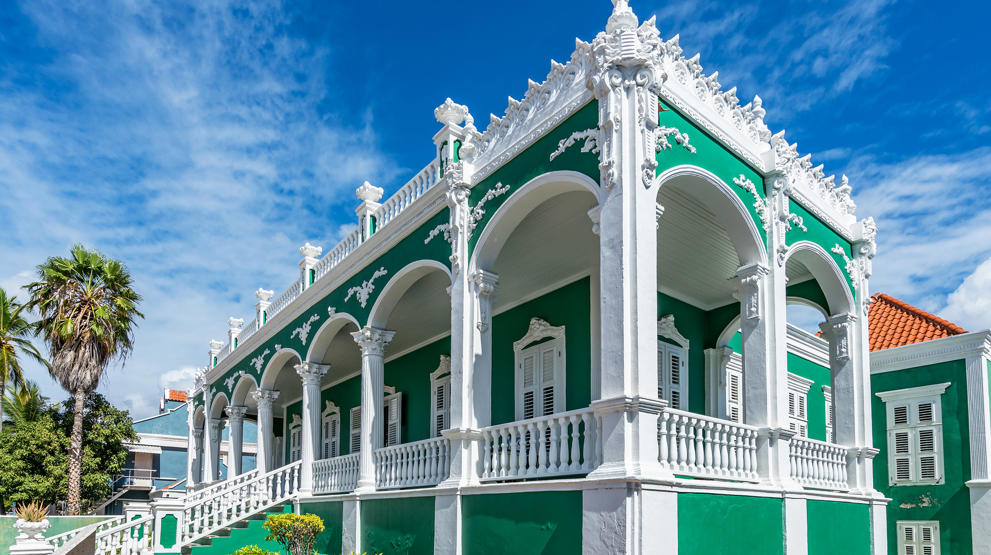 Fargerike bygninger i hovedstaden Willemstad - Reiser til Curaçao