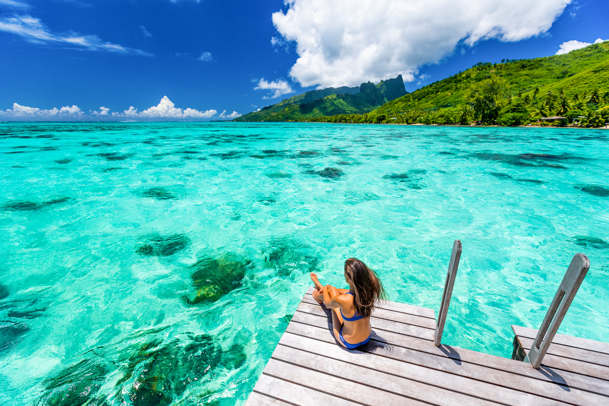 Tahiti byr på fantastiske landskap, fra grønne fjell og tropiske skoger til vakre strender med hvit og svart sand
