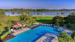 Azerai La Residence Hué, hotellets svømmebasseng direkte ved Parfume elven