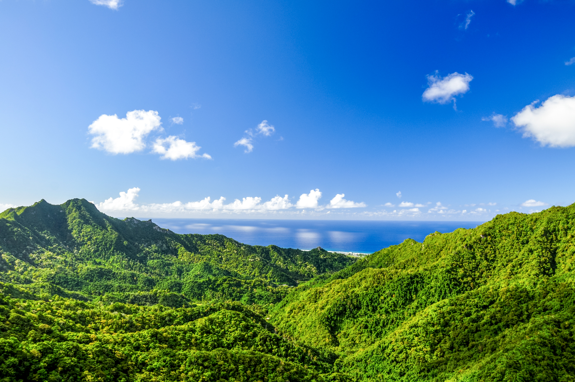 Flott utsikt fra utsiktspunktet Te Rua Manga ("The Needle") på Rarotonga - Reiser til Cook Islands