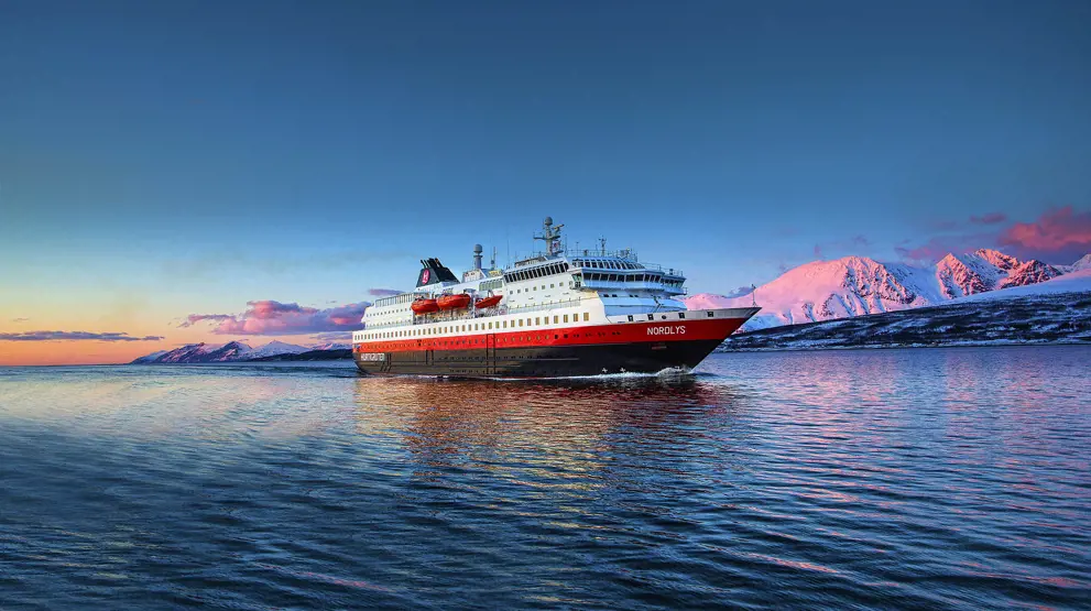 Seil forbi Norges fantastiske landskaper om bord på Hurtigruten | Foto: Hurtigruten