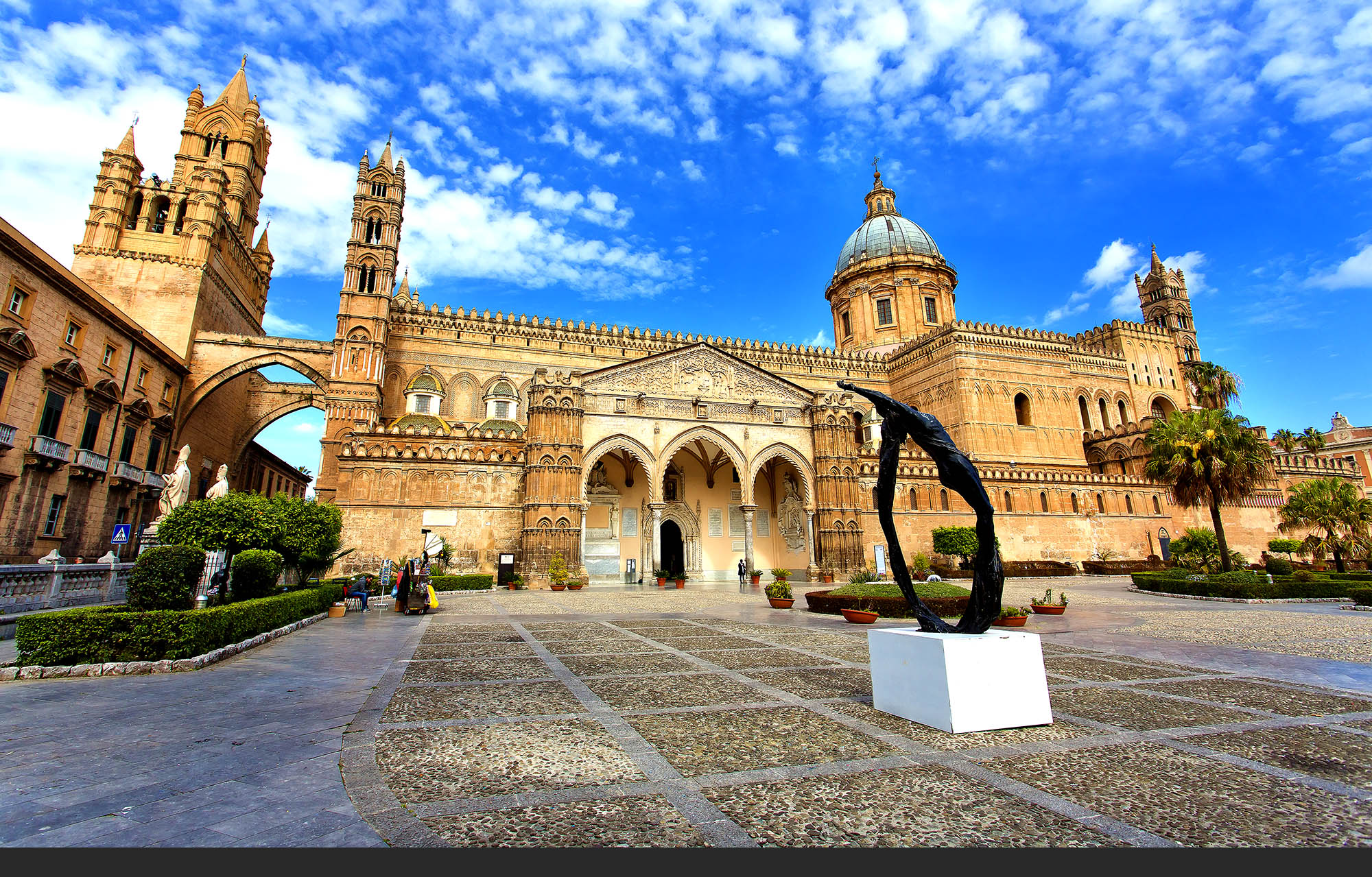 Oppdag gull og gotikk, orientalsk eleganse og normannisk storhet i Palermos katedral