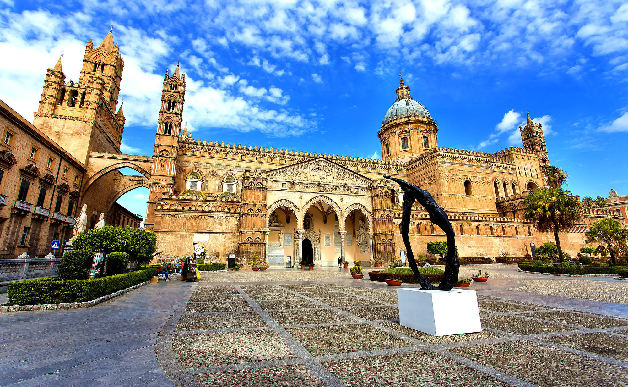 Palermos katedral, Cattedrale di Palermo, er en storslått og historisk bygning