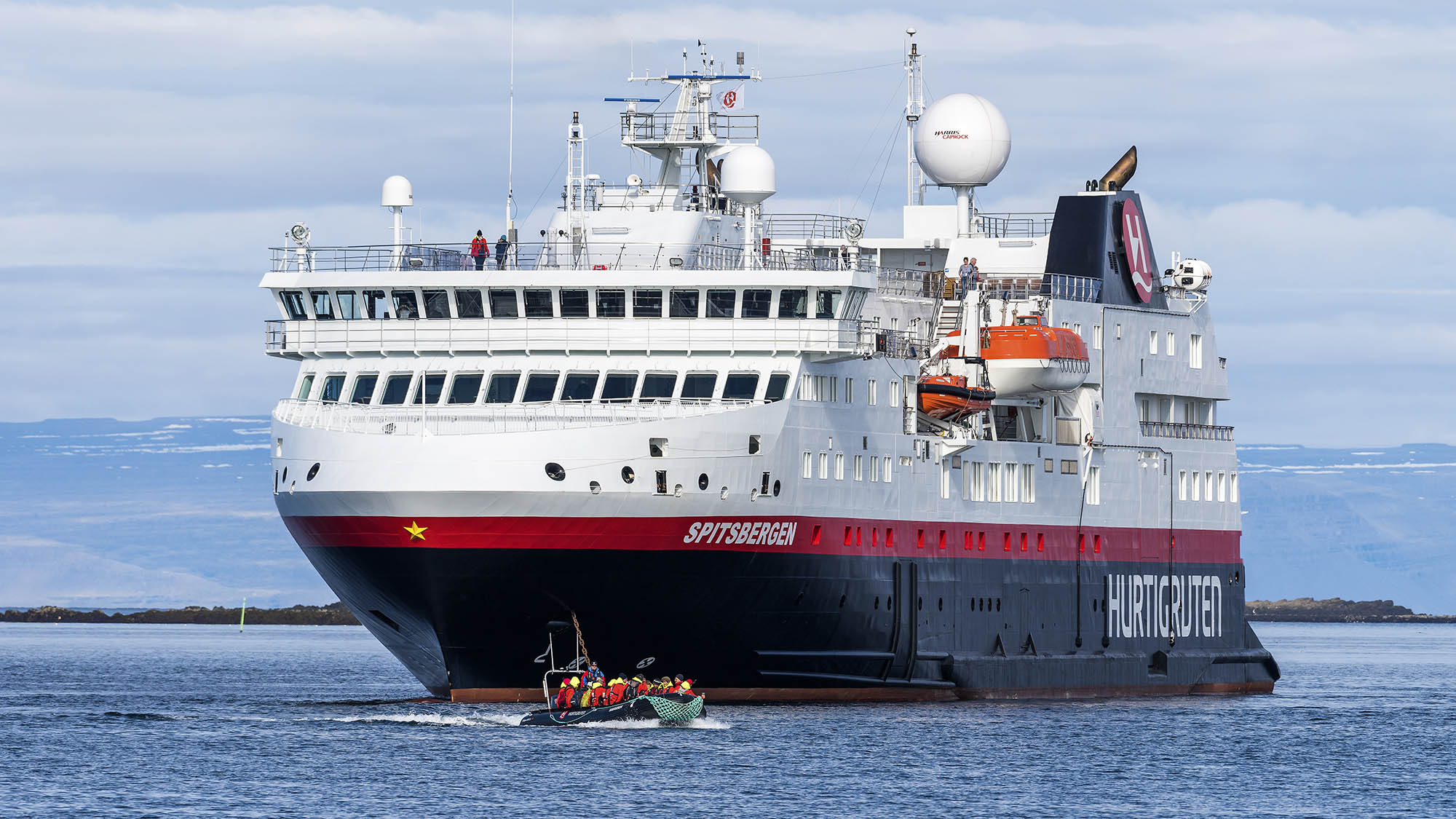 Dere reiser med Hurtigrutens M/S Spitsbergen