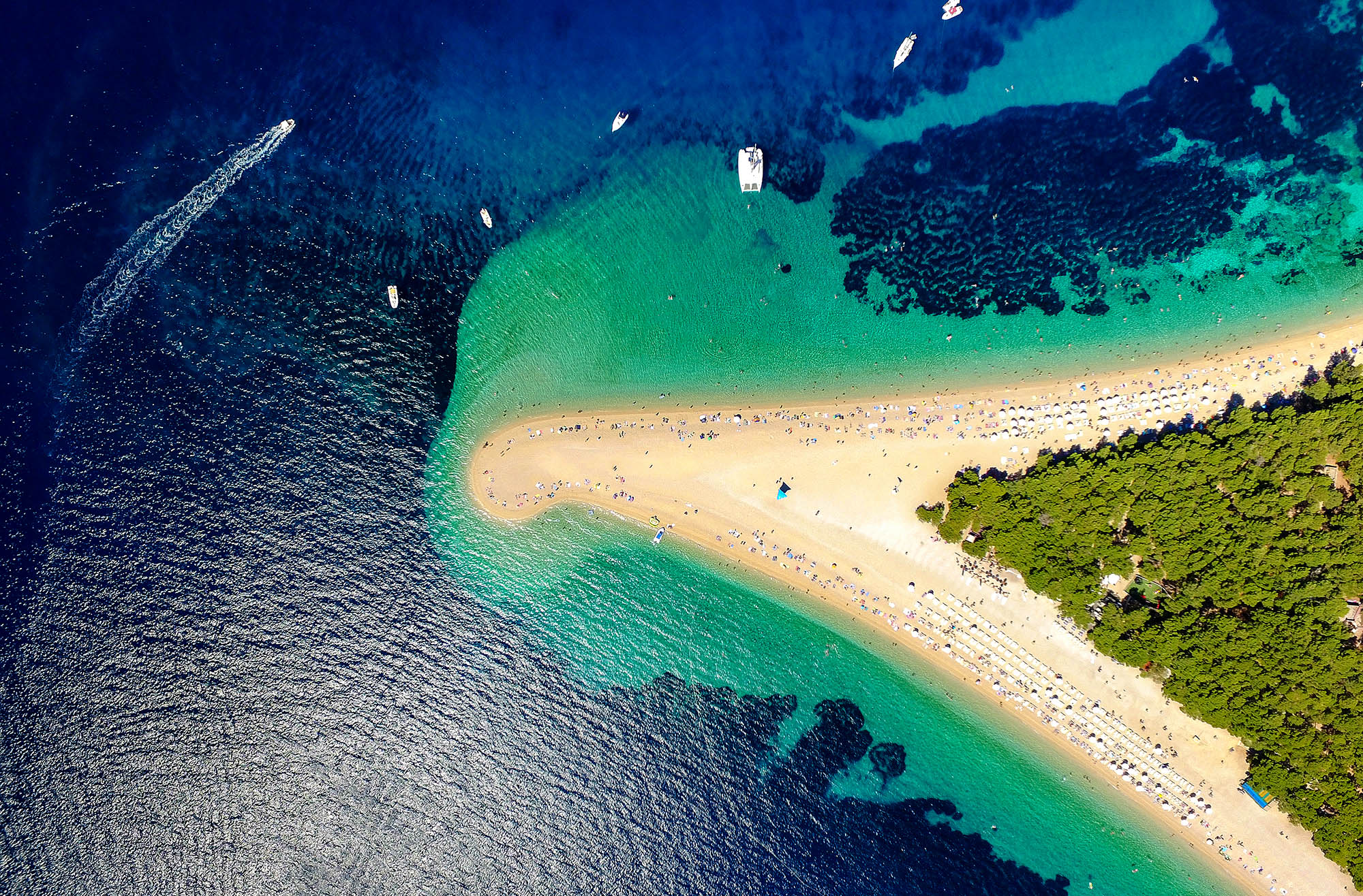 Zlatni Rat - den gylne strand rett utenfor byen Bol