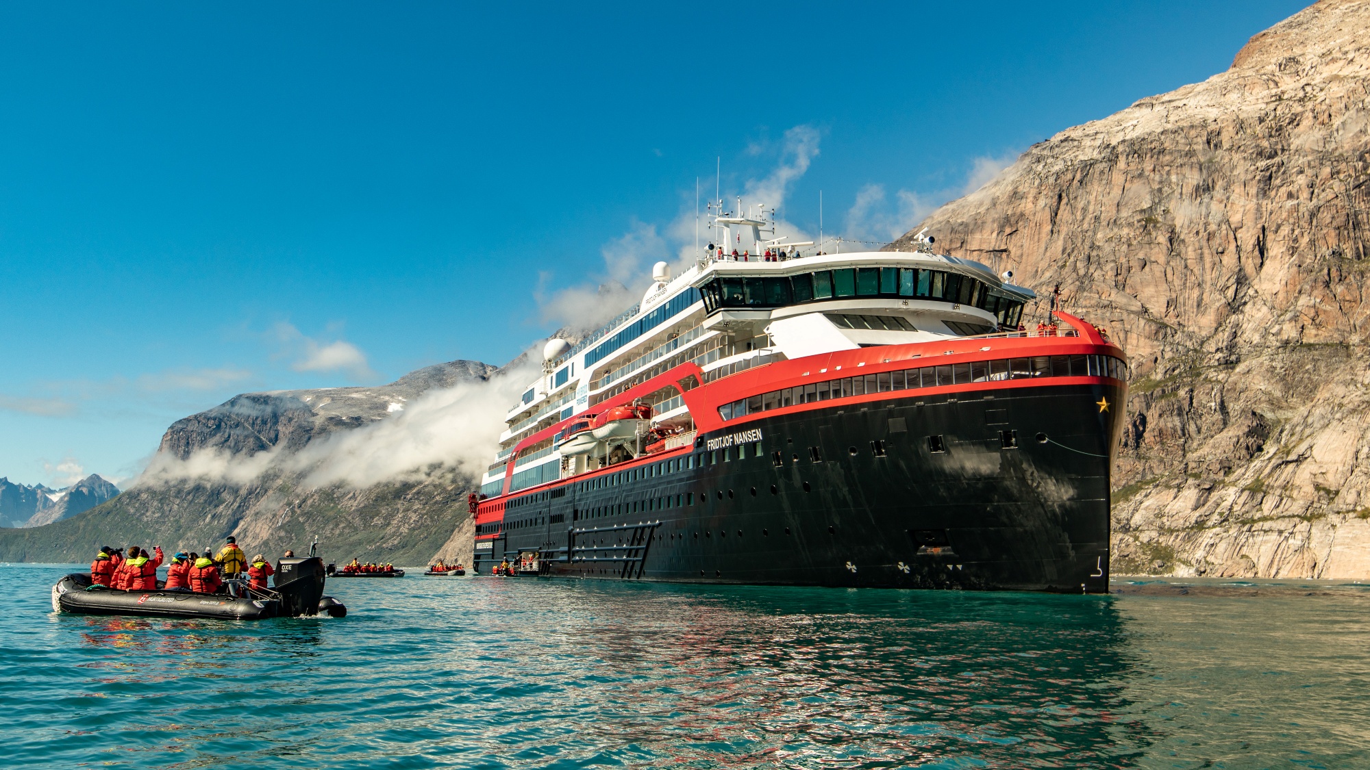 Travel HX Prince Christian Sound Greenland 40194 Photo Ted Gatlin CUT 2000X1125px 95 Procent