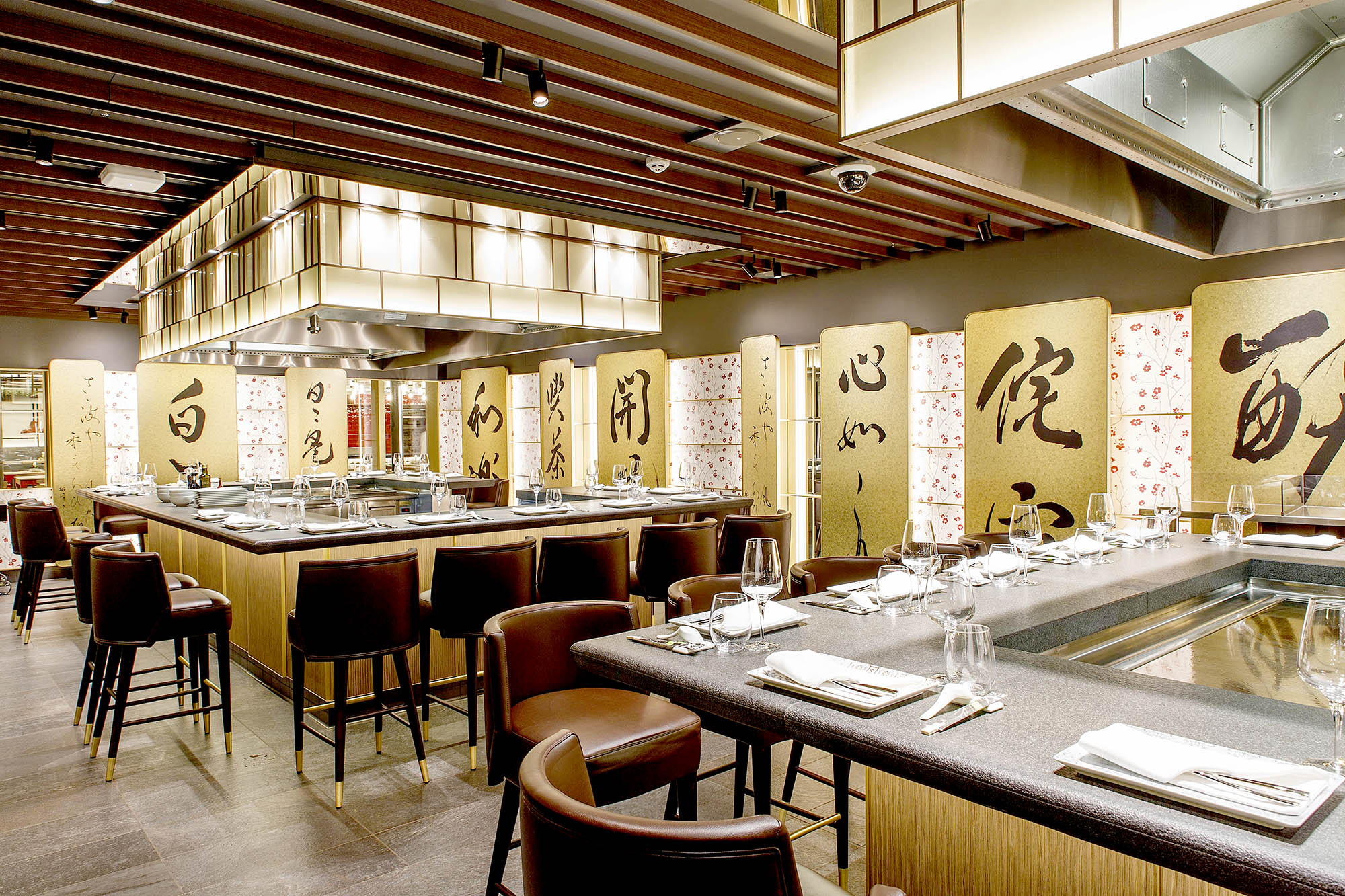 Om bord kan du reise til flere verdenshjørner rent kulinarisk med et stort utvalg av restauranter