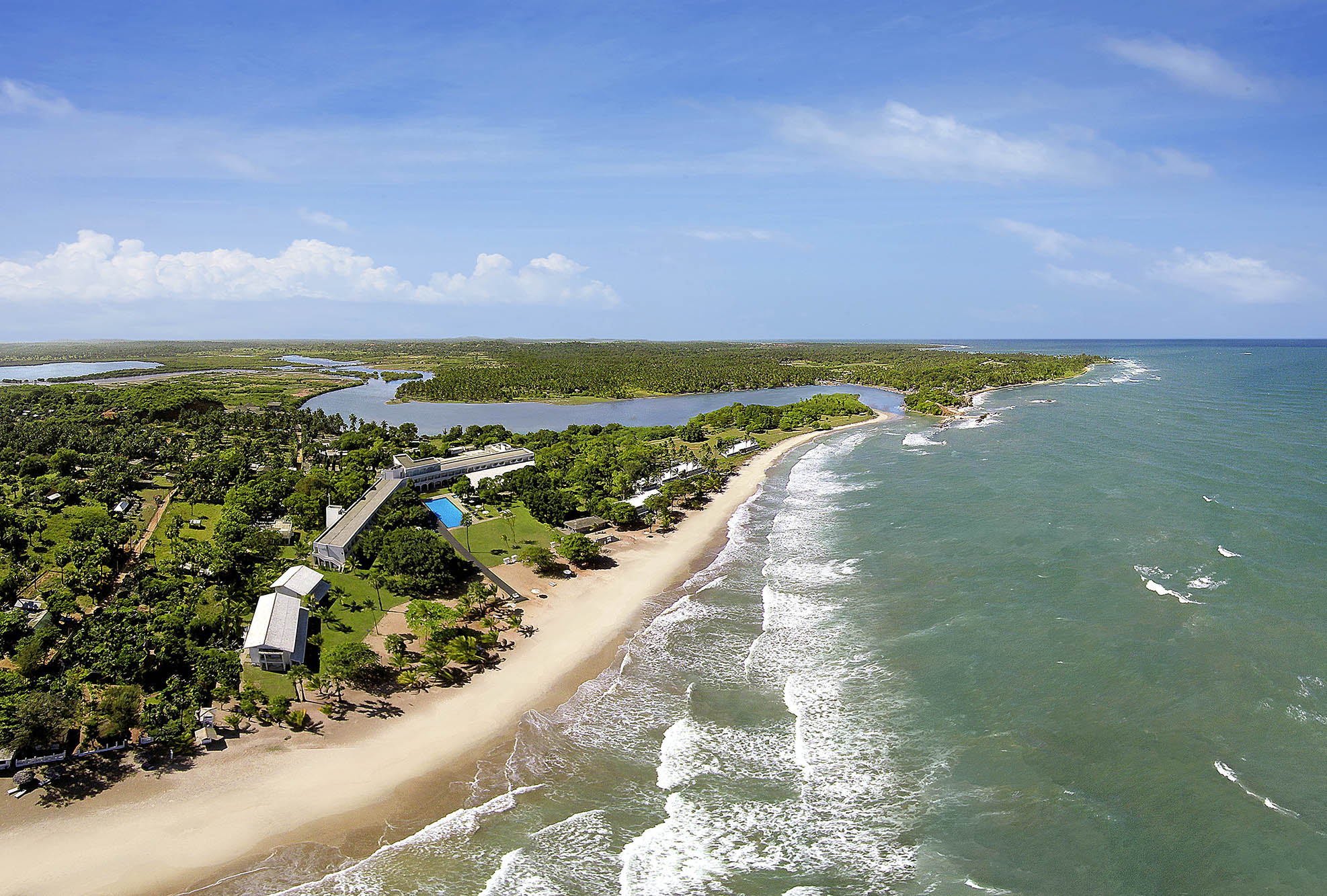 Trinco Blu ligger rett ut til stranden