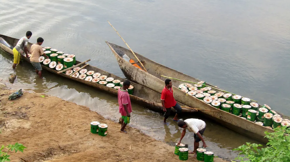 Solenergidrevne ovner blir fraktet til bortgjemte områder på Madagaskar 