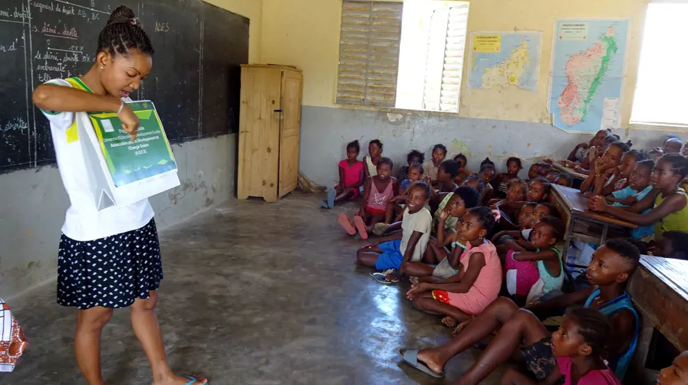 Undervisning av skolebarn på Madagaskar