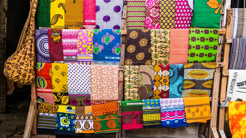 Besøk et av de mange lokale markedene på Zanzibar