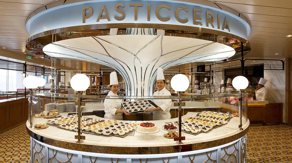 Pasticceria er skipets delikate italienske konditori med et variert utvalg av kaker, pasteries, og andre søte fristelser