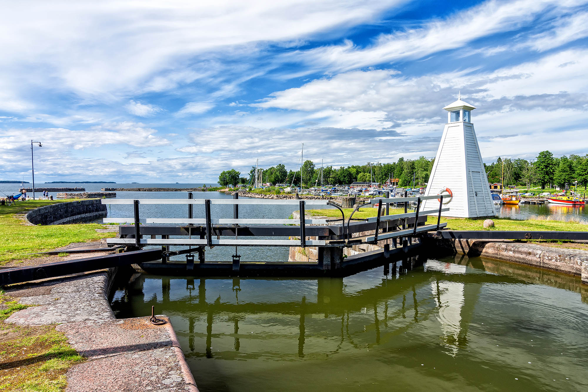 Slusen ved Sjötorp, den første av totalt 58 sluser langs Götakanalen