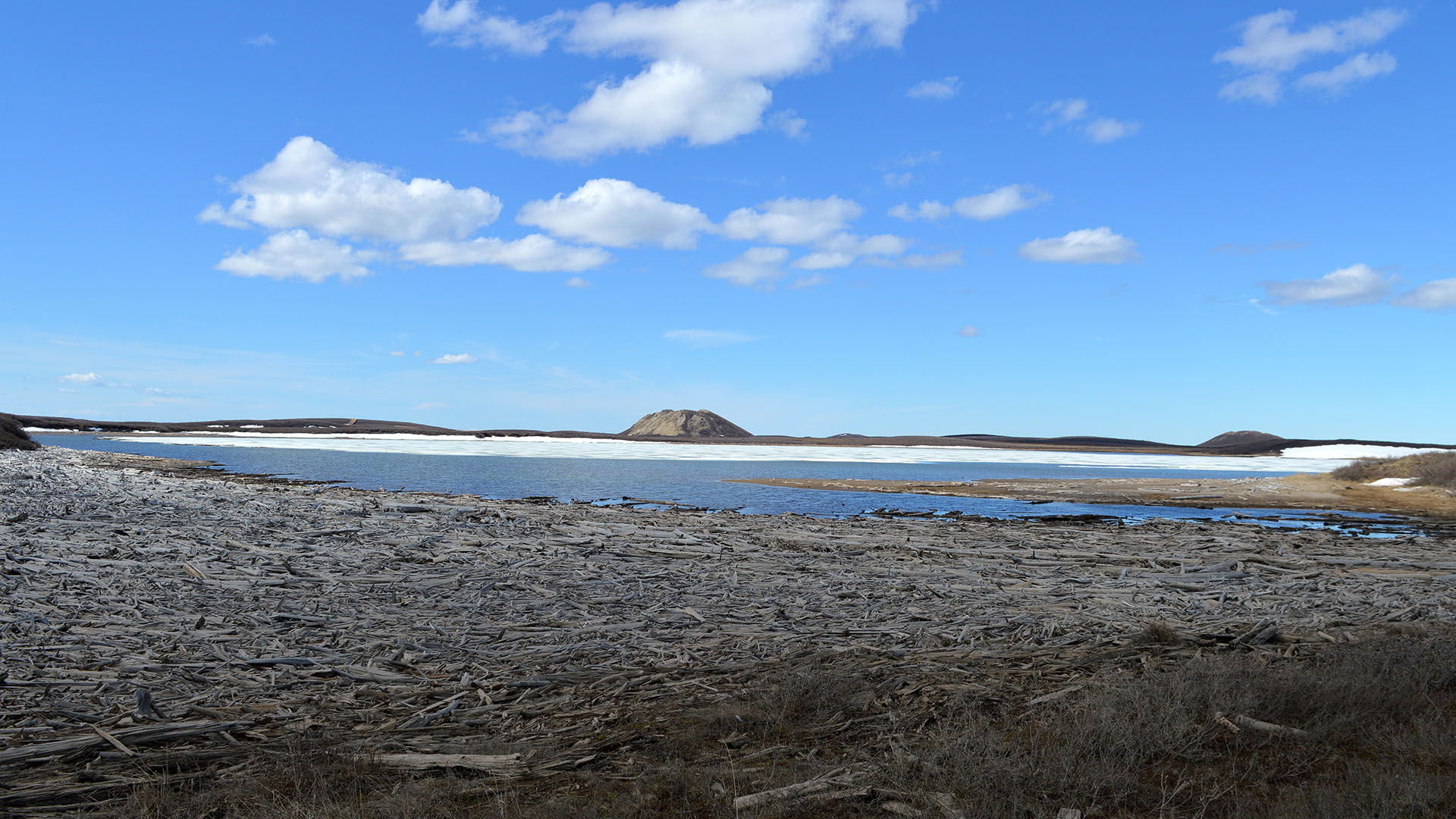 Inuvik og Tuktoyaktuk tett på Ishavet
