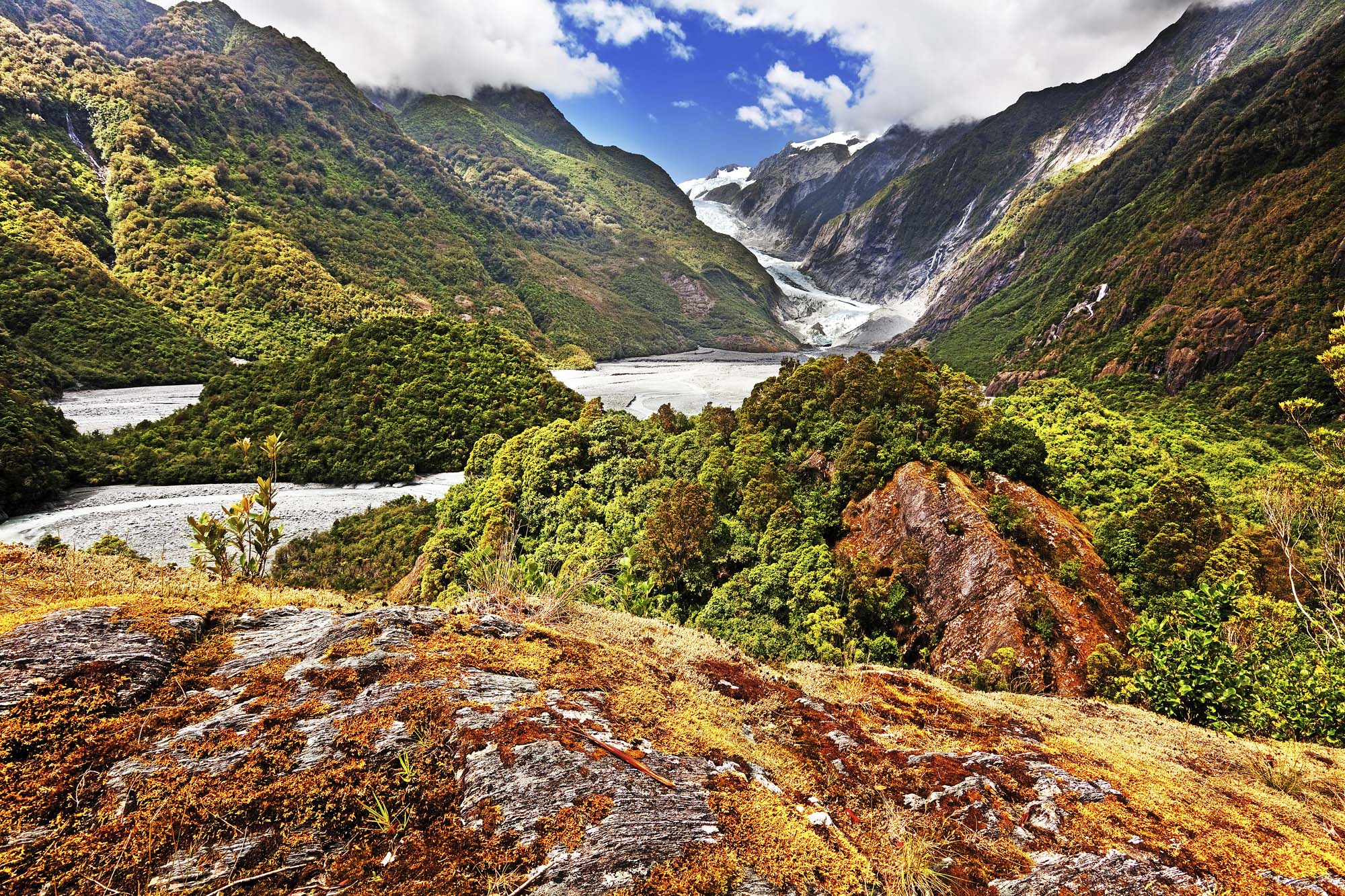 Isbreen strekker seg gjennom frodig regnskog - Besøk Franz Josef Glacier