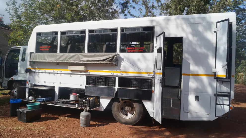 Truckene huser blant annet kjøkkenet. Foto: Nomad Adventure Tours