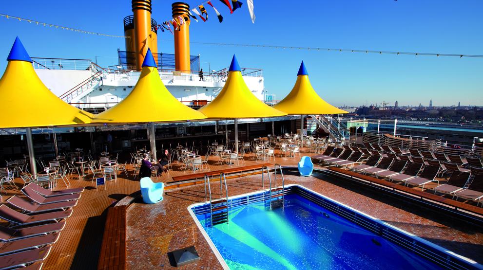 Utendørsbasseng på Costa Deliziosa - Cruise med Costa