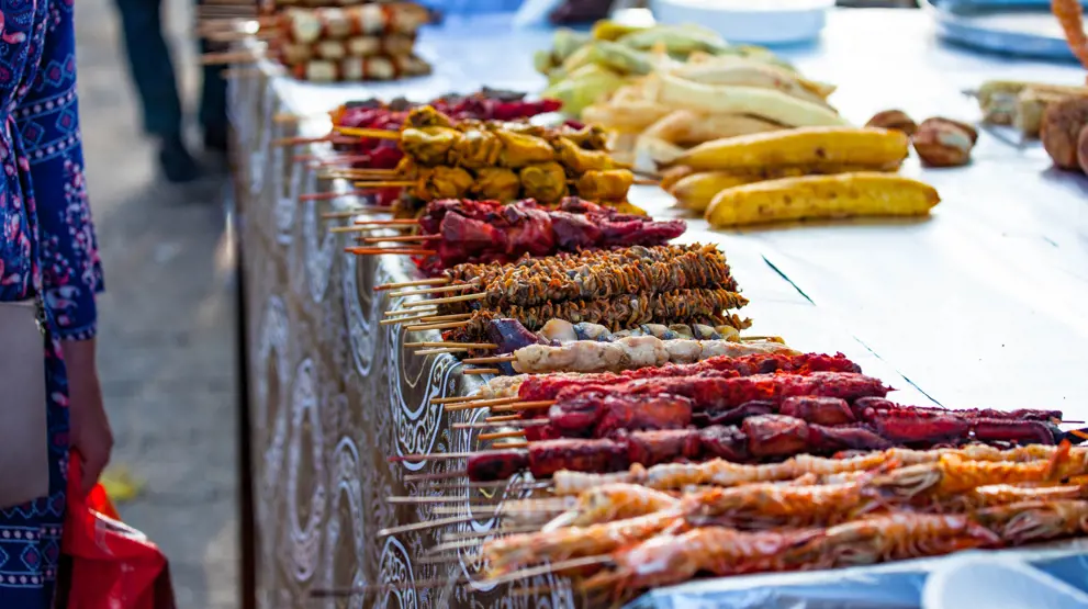 Smak lokal mat på reisen til Zanzibar