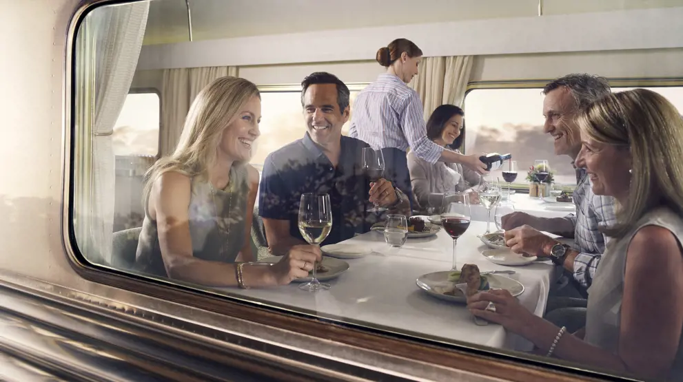 Nyt mat og drikke i Platinum Club. Foto: Great Southern Rail