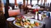 Spis god mat på restauranten til Double Tree Hilton Stone Town - Hotell på Zanzibar