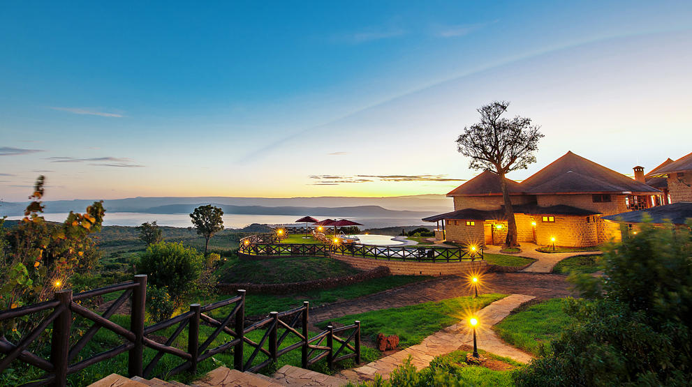 Bo i vakre omgivelser på Lake Nakuru Sopa Lodge, Kenya
