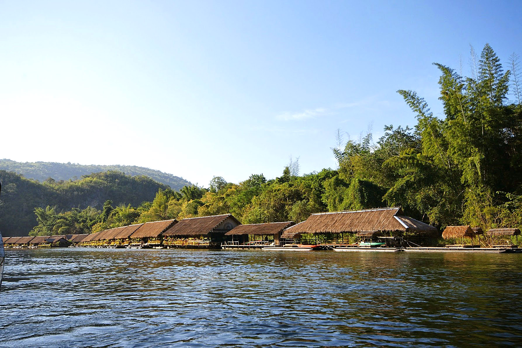 River Kwai Jungle Rafts flyter på elven Kwai
