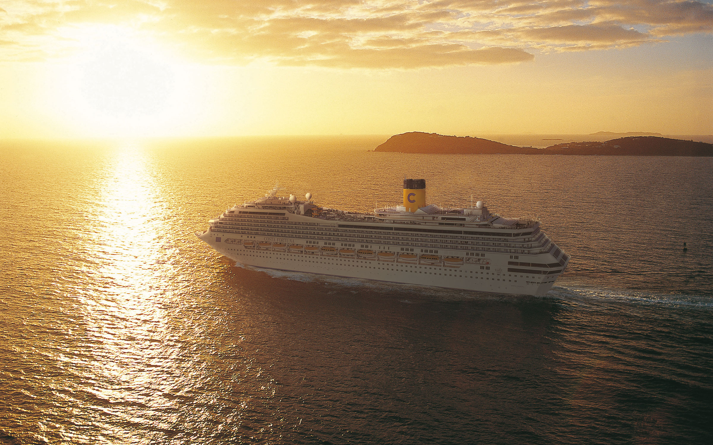 Reisen foregår om bord på Costa Fortuna