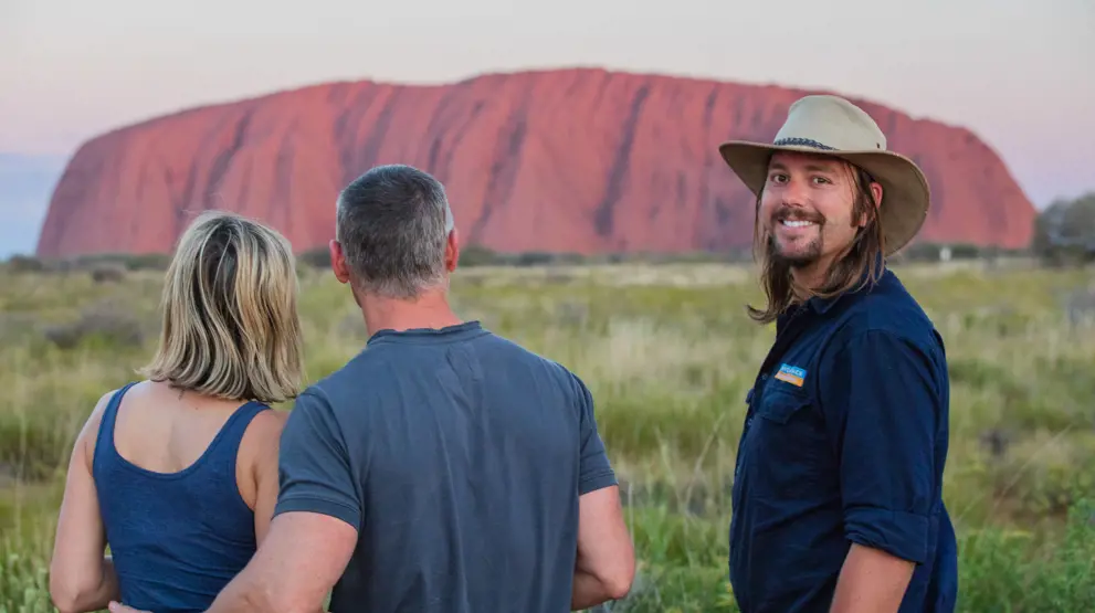 Opplev Uluru, en av Australias mest kjente turistattraksjon. Foto: Wayoutback