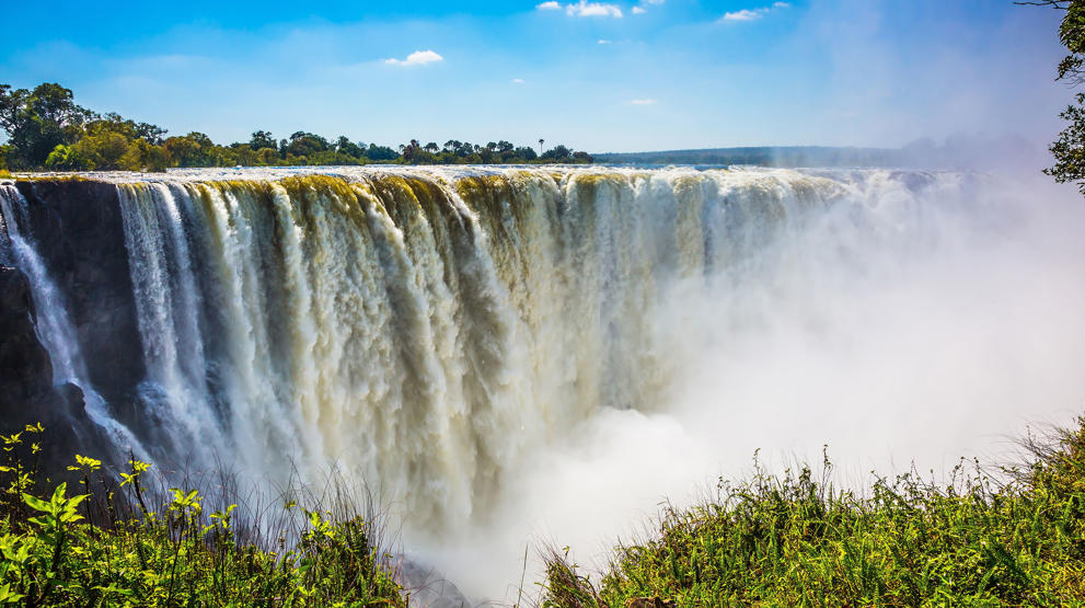 Se de spektakulære Victoriafallene på grensen mellom Zimbabwe og Zambia 