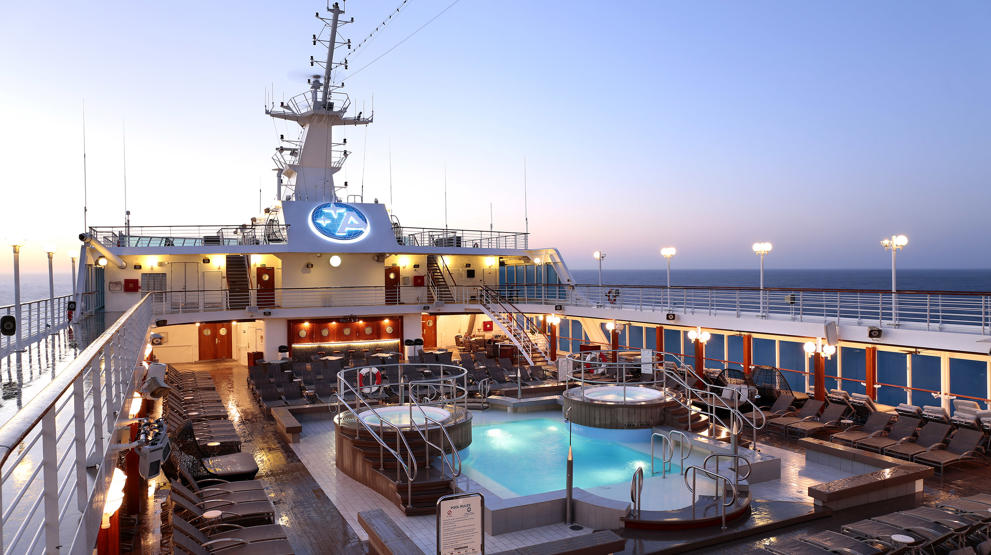 Pool Deck på Azamara | Azamara Club Cruises