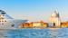 Et cruiseskip på vei inn til flotte Venezia, Italia - Cruise i Middelhavet