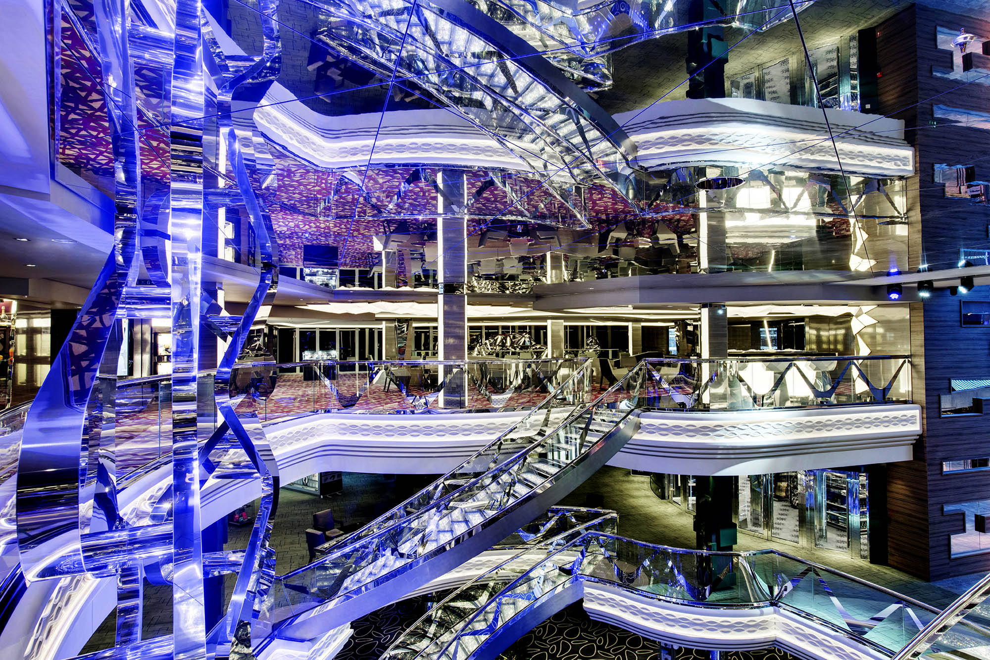 Den fantastiske lobbyen på MSC Virtuosa