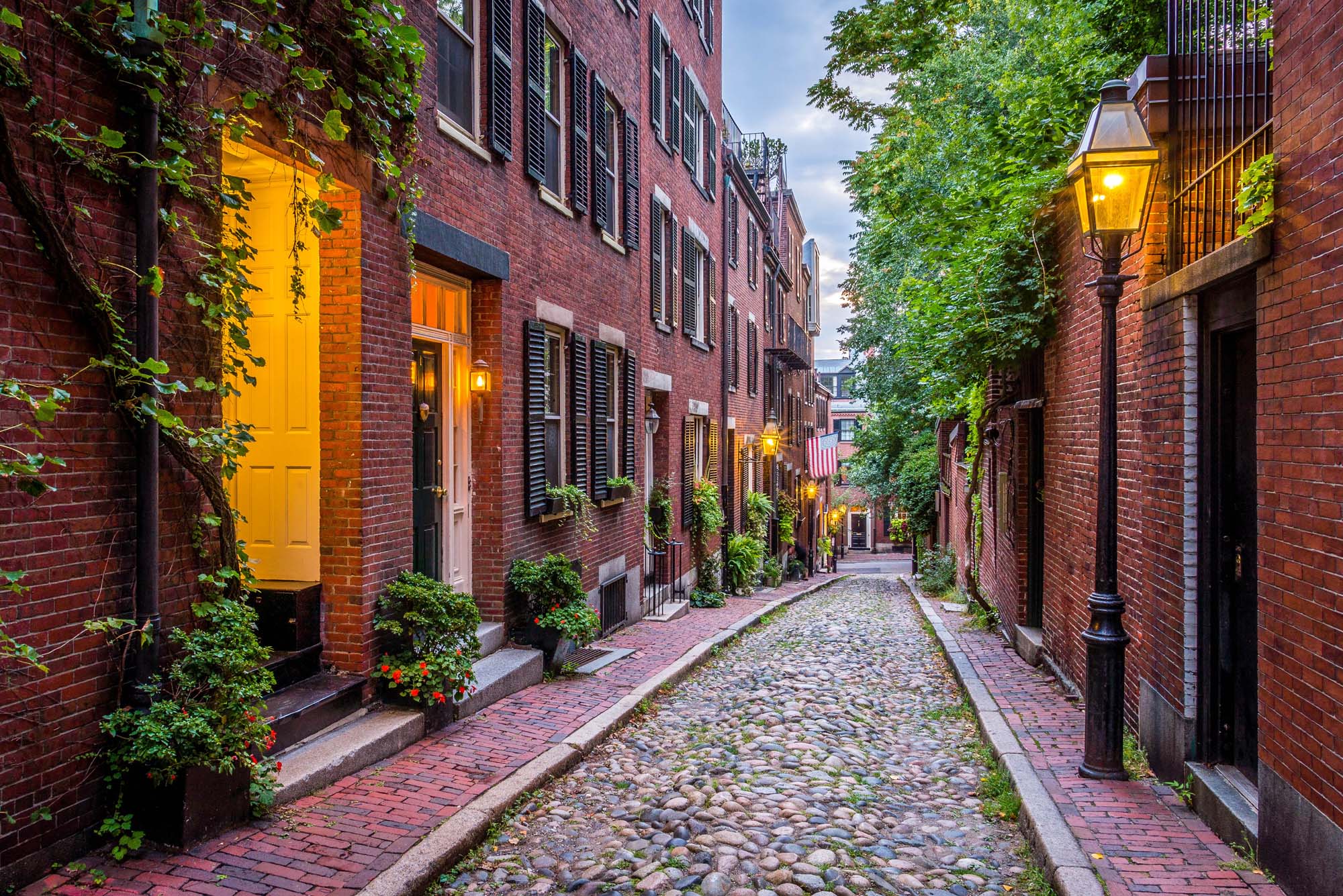 USA-Boston-Acorn-Street-iStock-537614787-XL