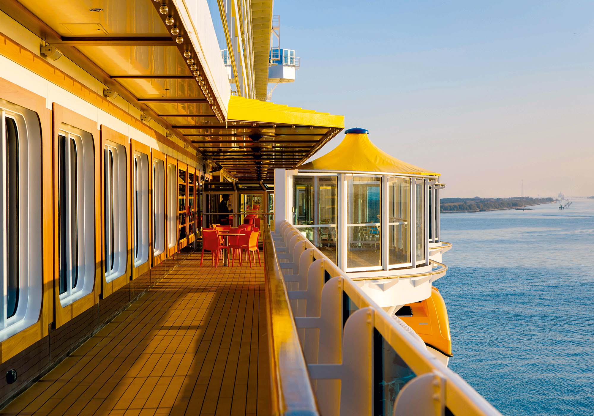 Nyt utelivet på Costa Diadema