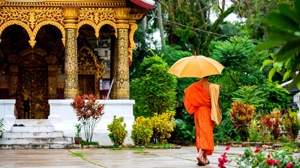 Buddhistisk munk og tempel - Rundreiser til Asia