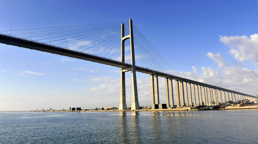 Opplev nære og fjerne kyster med Costa - her fra Suezkanalen
