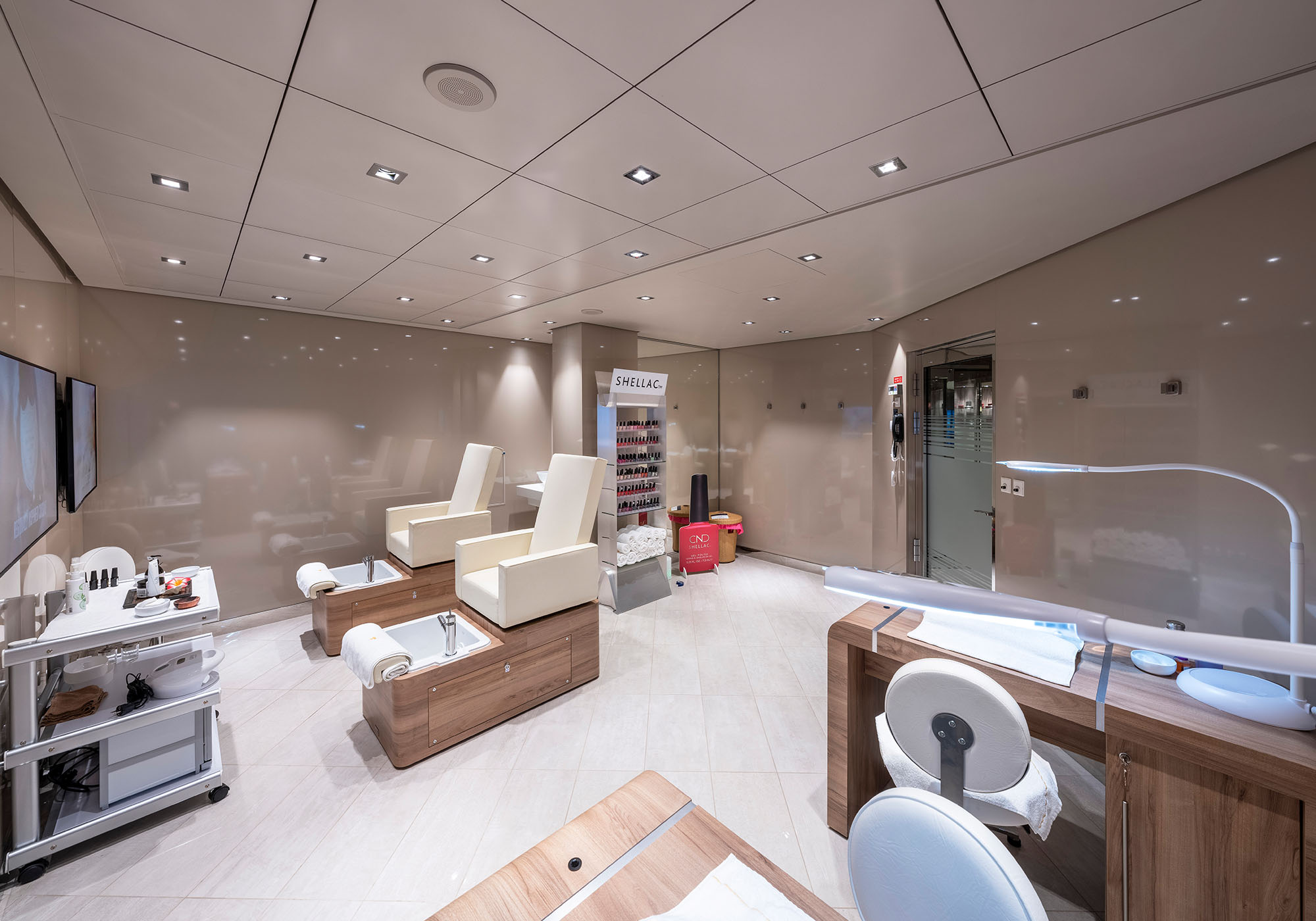 Slapp av og nyt livet i skipets Aurea Spa