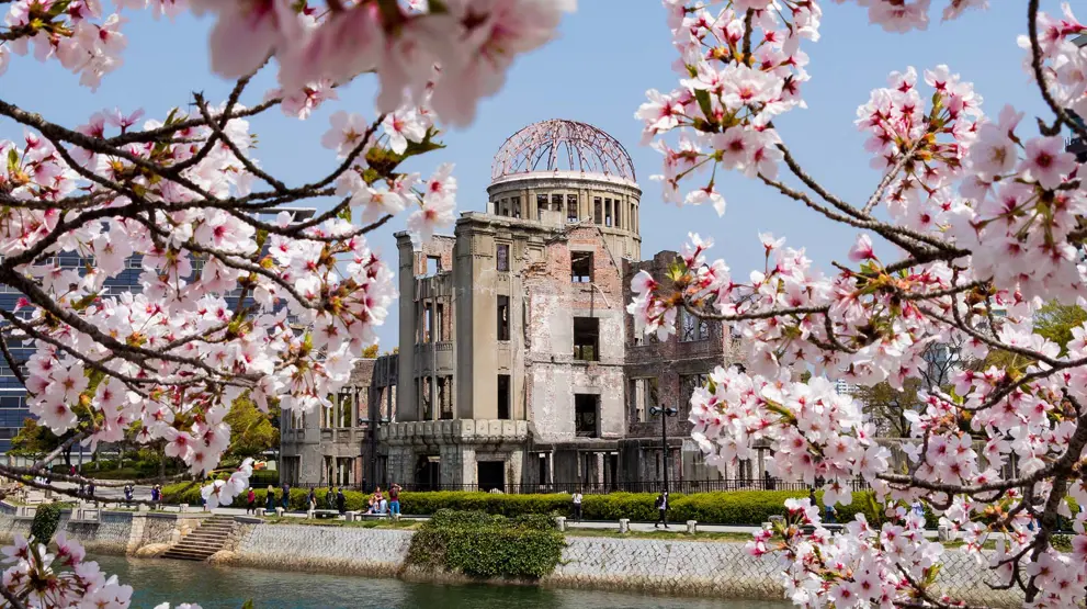 Atomic Bomb Dome står som et symbol på atomangrepet som Hiroshima ble utsatt for i 1945