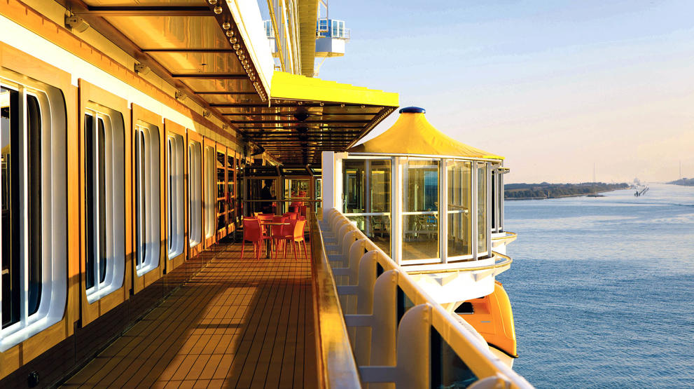 Om bord på Costa kan dere nyte fantastiske fasiliteter og solnedganger