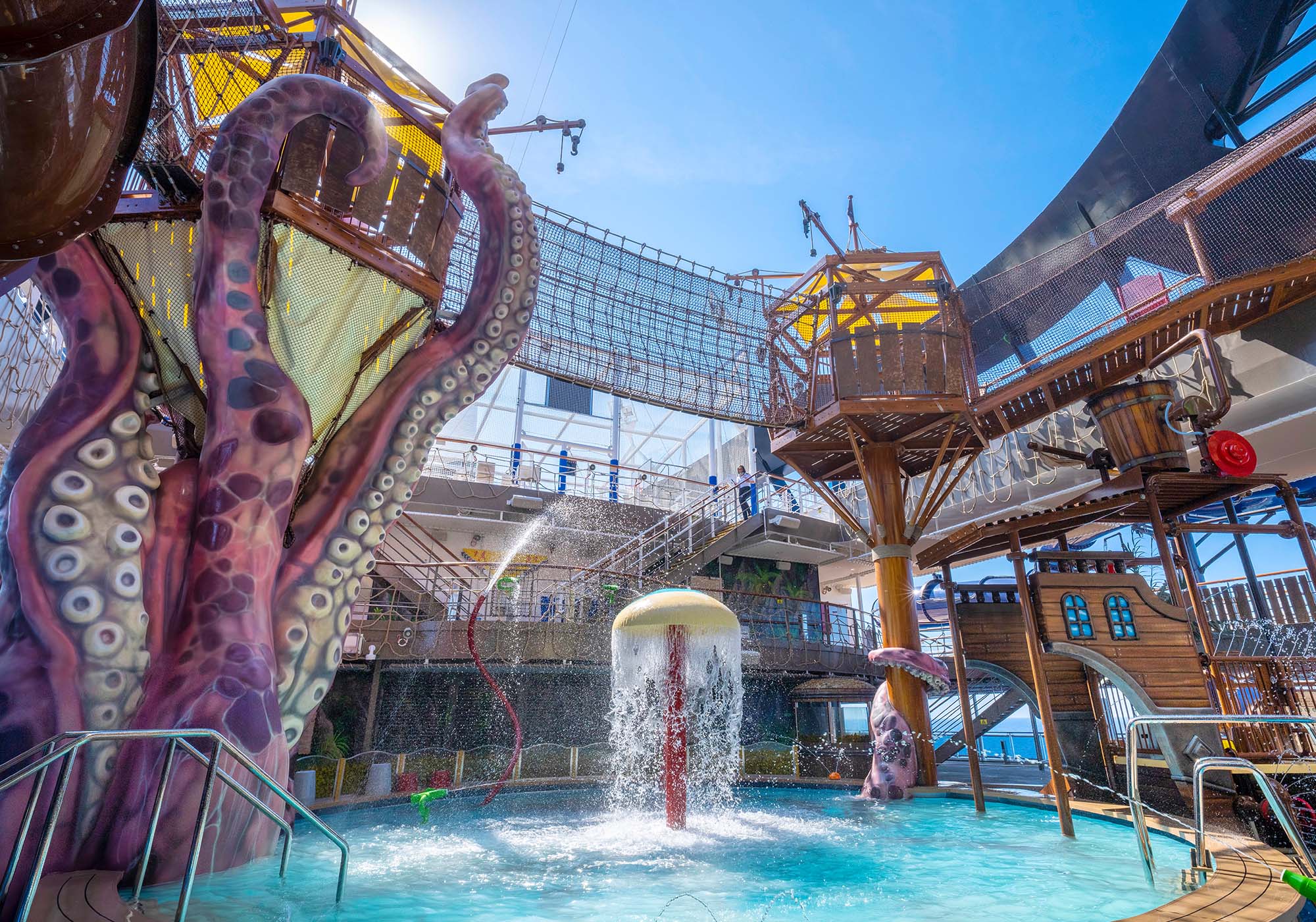 I Pirates Cove Aquapark finner du sklier, vannkanoner, fontener og et pirattema som setter en leken stemning